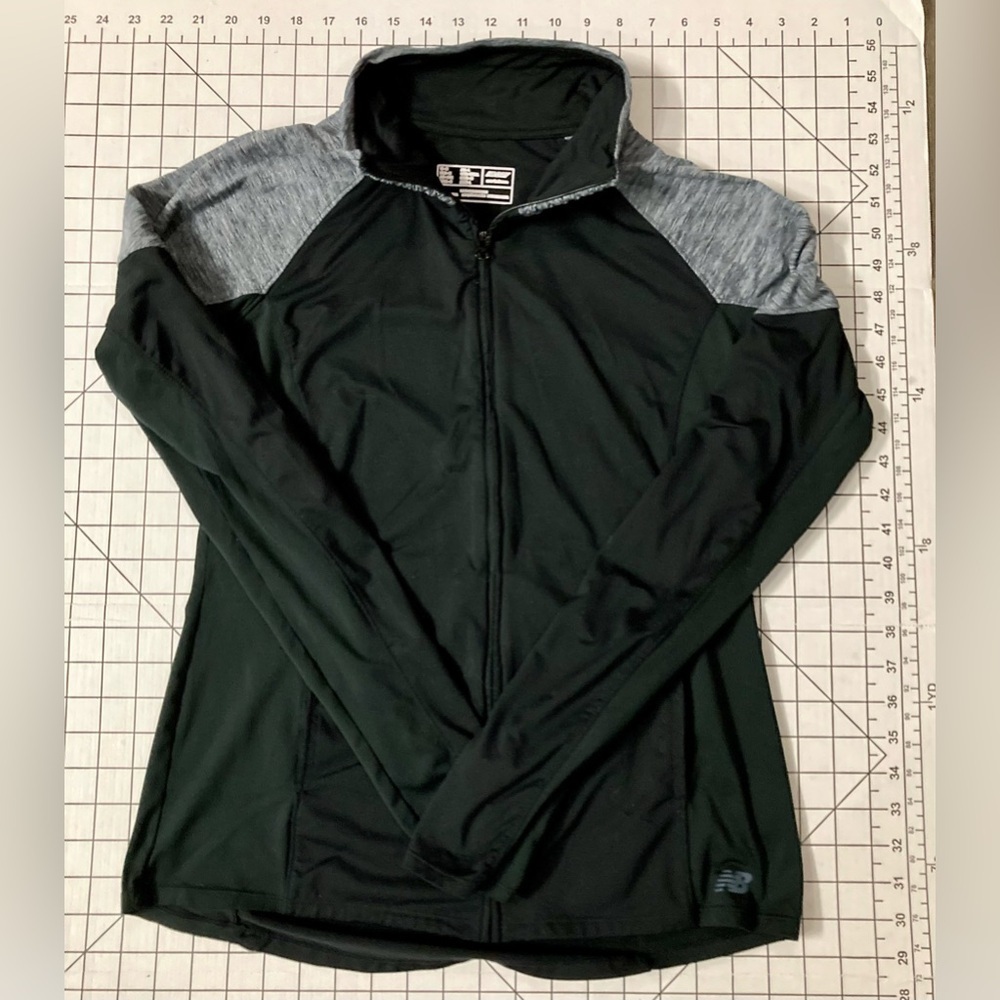 New Balance Women’s‎ Size Medium NB Dry Black/Grey Zip Up Jacket